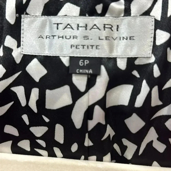 Tahari Suit 2pc Size 6P - Picture 5 of 5